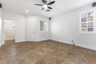 8124 Lake Geneva Ct in Las Vegas, NV - Building Photo - Building Photo