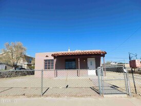 7625 Hacienda Ave in El Paso, TX - Building Photo