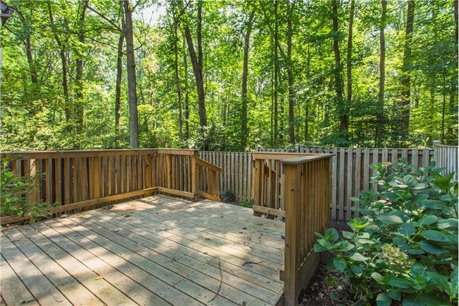 11562 Woodhollow Ct in Reston, VA - Building Photo - Building Photo