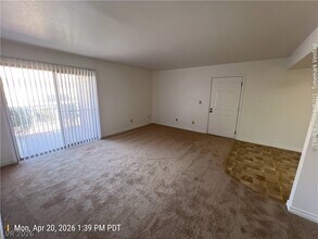 5229 Indian River Dr in Las Vegas, NV - Building Photo - Building Photo