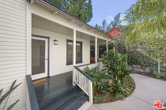 551 Westmount Dr in West Hollywood, CA - Building Photo - Building Photo