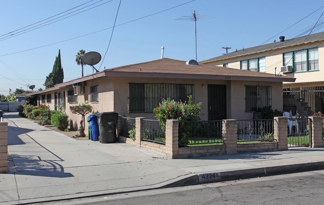 4224-4230 Walnut St in Bell, CA - Building Photo