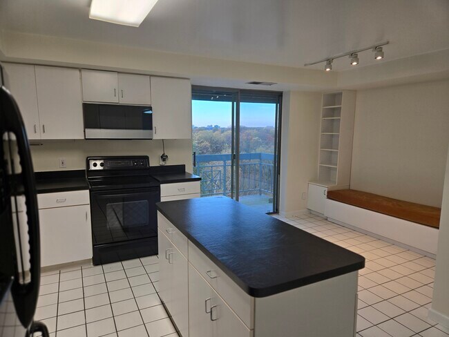 5450 Whitley Park Ter, Unit 912 in Bethesda, MD - Building Photo - Building Photo