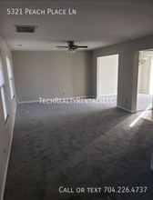 5321 Peach Pl Ln in Charlotte, NC - Foto de edificio - Building Photo