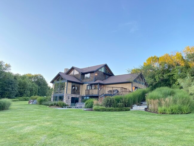 56 Richards Rd in Kent, CT - Building Photo - Building Photo