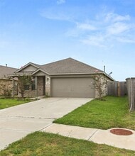 4627 Sterling Pr Trl in Baytown, TX - Building Photo - Building Photo