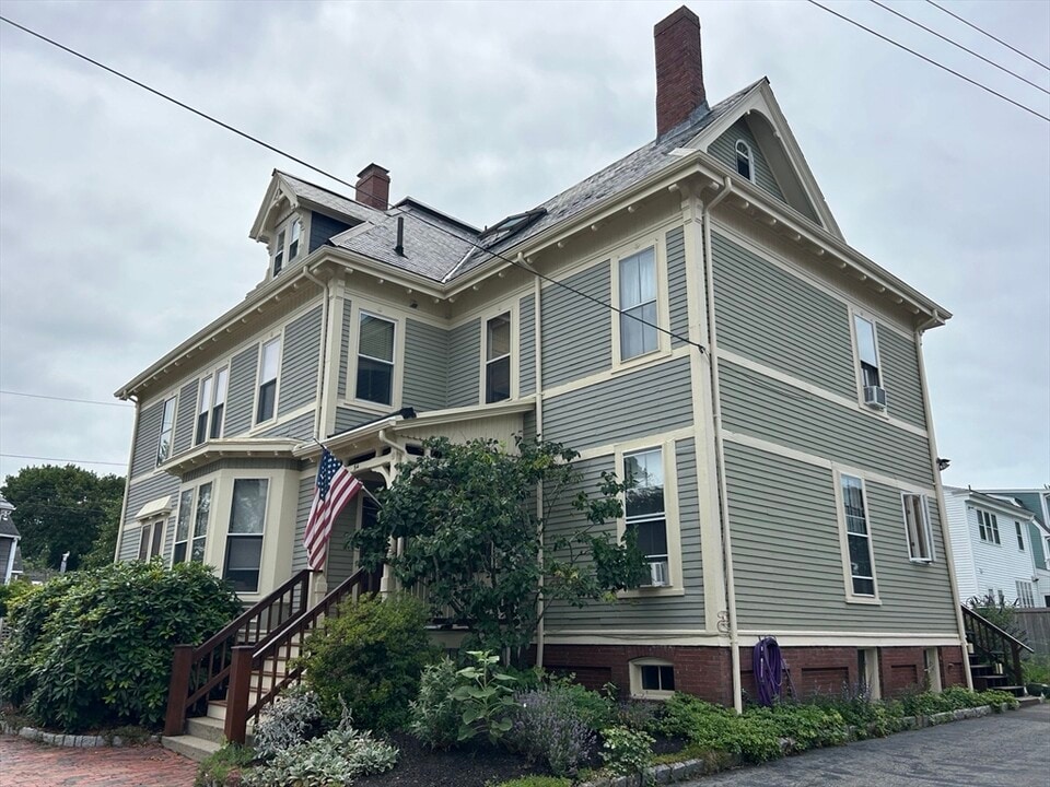 54 Bromfield St in Newburyport, MA - Building Photo