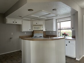 16780 Green Tree Blvd in Victorville, CA - Building Photo - Building Photo