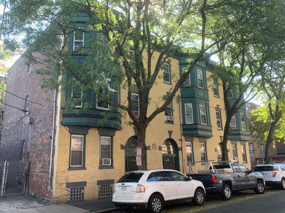 161-165 Pearl St in Chelsea, MA - Foto de edificio