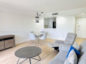 8075 SW 107th Ave, Unit 310 in Miami, FL - Building Photo - Building Photo