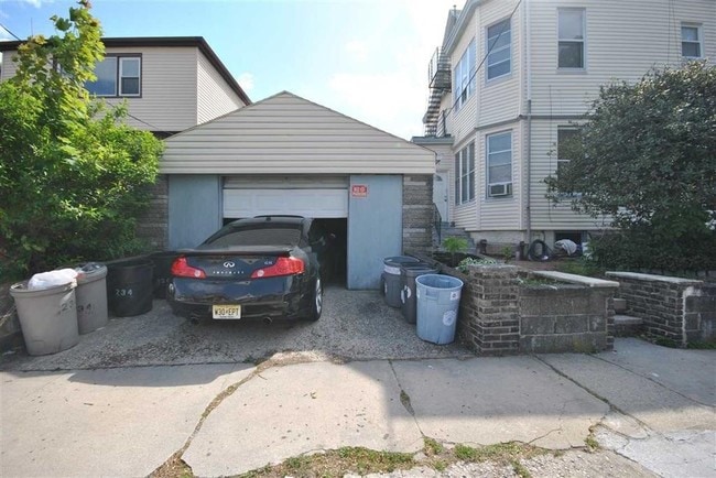 234 Avenue A in Bayonne, NJ - Foto de edificio - Building Photo