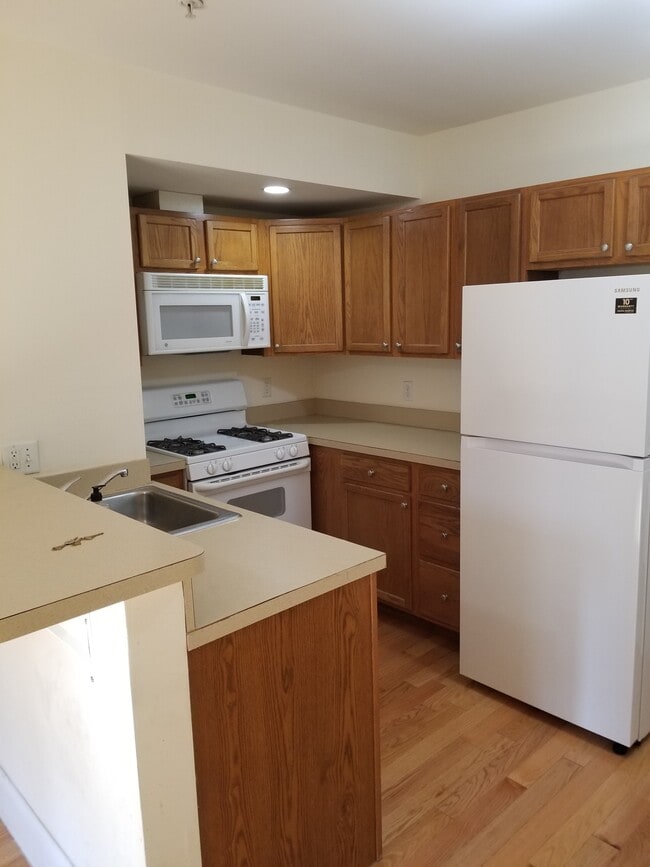 45 W Broadway, Unit 207 in Boston, MA - Foto de edificio - Building Photo