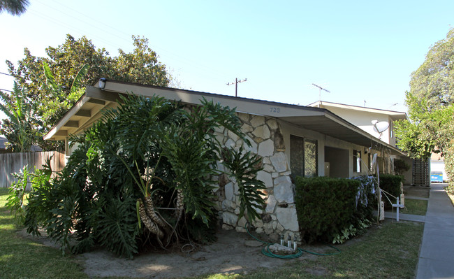 723 W Provential Dr in Anaheim, CA - Building Photo - Building Photo