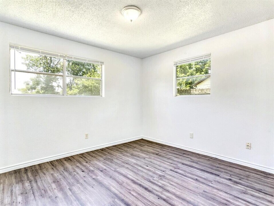 712 Martindale Rd in San Marcos, TX - Building Photo