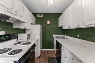 901 Leisure Square in Virginia Beach, VA - Building Photo - Building Photo