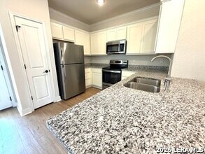 10214 Lynwood Vlg in San Antonio, TX - Building Photo - Building Photo