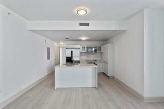 1900 N Bayshore Dr, Unit 1810 in Miami, FL - Foto de edificio - Building Photo