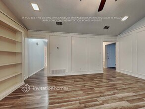 340 NW Summercrest Blvd in Burleson, TX - Foto de edificio - Building Photo