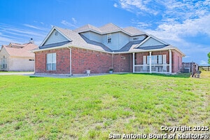 132 Las Palomas Dr in La Vernia, TX - Building Photo - Building Photo