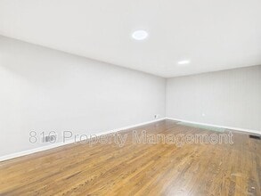 7560 Prospect Ave in Kansas City, MO - Building Photo - Building Photo