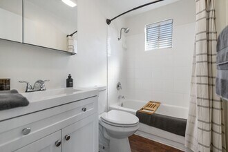 817 N Hobart Blvd in Los Angeles, CA - Building Photo - Building Photo
