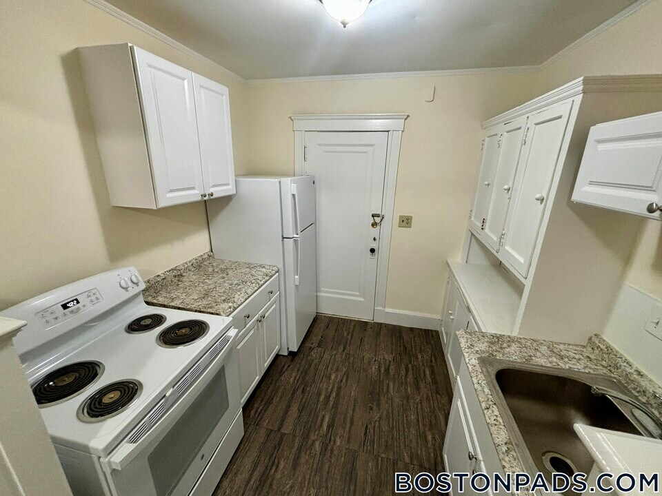 179 Thomas E. Burgin Pkwy in Quincy, MA - Building Photo