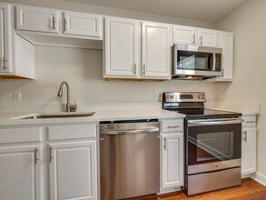 156 Delmar Ln in Newport News, VA - Building Photo - Building Photo