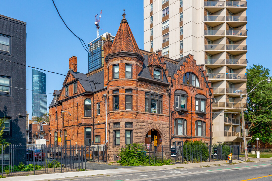 260 Sherbourne St in Toronto, ON - Building Photo