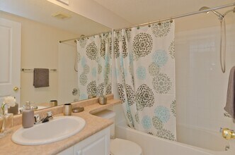 Somerset Pointe in Calgary, AB - Building Photo - Building Photo