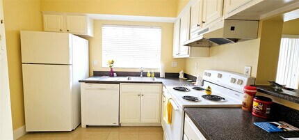 1881 NW 96th Terrace in Pembroke Pines, FL - Building Photo - Building Photo