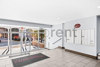 5851 Quantrell Ave in Alexandria, VA - Foto de edificio - Building Photo