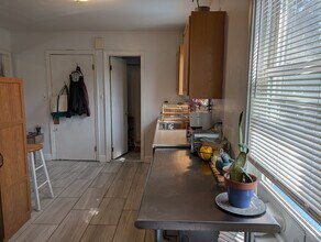 36R Otis St, Unit 2 in Somerville, MA - Foto de edificio - Building Photo