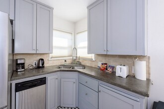 3270 Cedar St in San Diego, CA - Building Photo - Building Photo