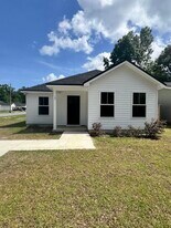 19 Hopi St in Crawfordville, FL - Building Photo