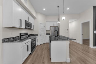 The Townhomes on Webb in San Antonio, TX - Building Photo - Building Photo