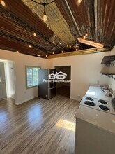 1053 S Southern St in Seattle, WA - Building Photo - Building Photo