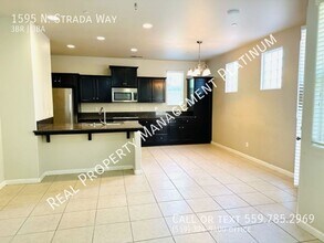 1595 Etchings Way in Clovis, CA - Building Photo - Building Photo