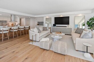 1710 Avenida Del Mundo in Coronado, CA - Building Photo - Building Photo