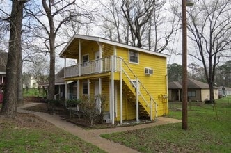 3300 Elks Dr in Huntsville, TX - Building Photo - Building Photo