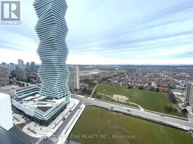 448 Burnhamthorpe Rd W in Mississauga, ON - Building Photo