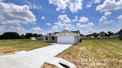52 Maple Dr in Ocklawaha, FL - Building Photo - Building Photo