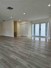 16453 NE 33rd Ave in North Miami Beach, FL - Building Photo - Building Photo
