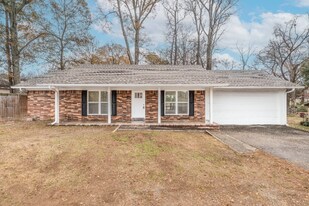 402 Jefferson St in Benton, AR - Building Photo