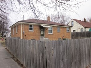 5627 41st Ave in Kenosha, WI - Building Photo - Building Photo