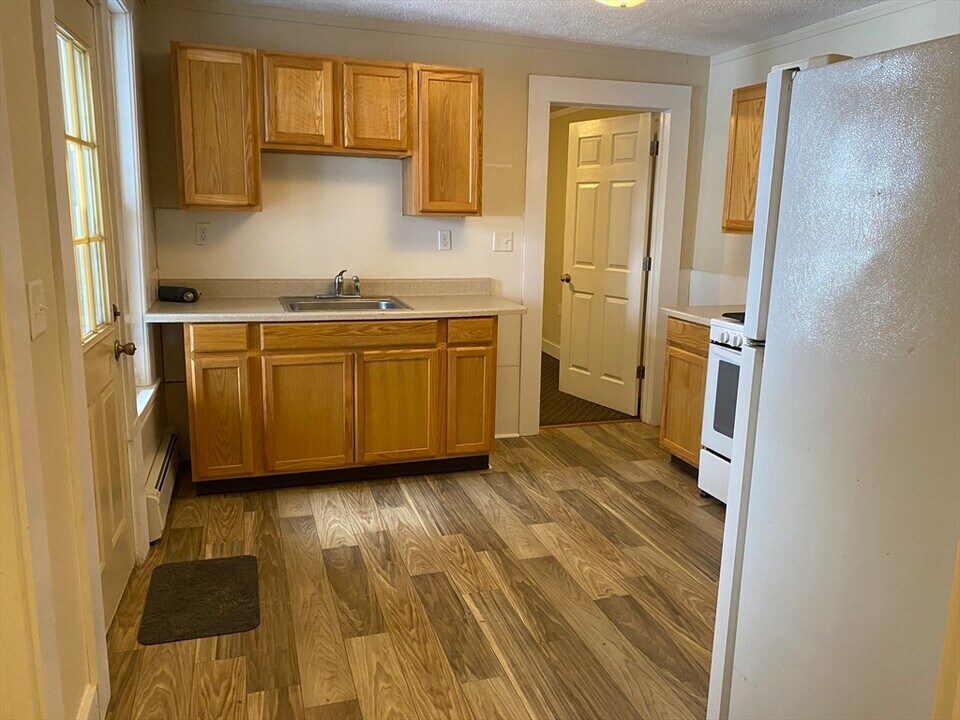 35 Park St in Hudson, MA - Building Photo