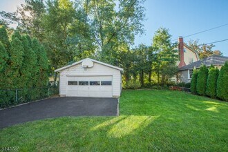 276 Bay Ave in Glen Ridge, NJ - Building Photo - Building Photo