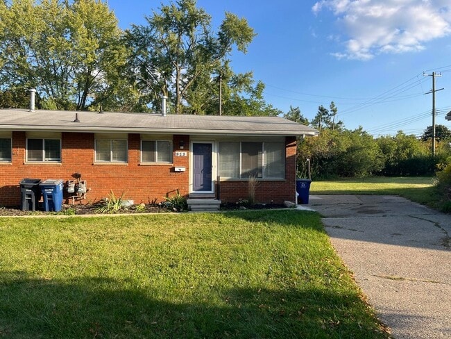 property at 913 Evelyn Ct