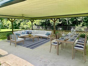 1113 Railroad St in Silsbee, TX - Building Photo - Building Photo