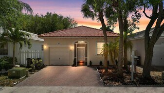 4812 NW 19th St in Coconut Creek, FL - Building Photo