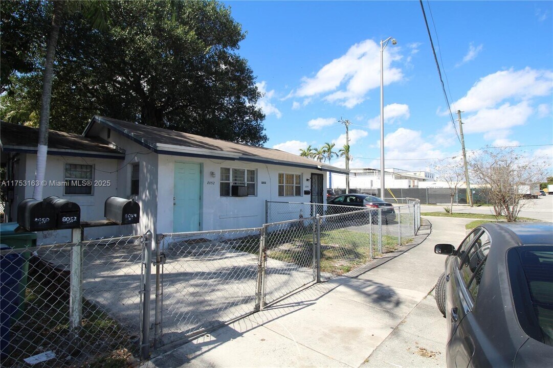 8050 NW 11th Ct in Miami, FL - Building Photo